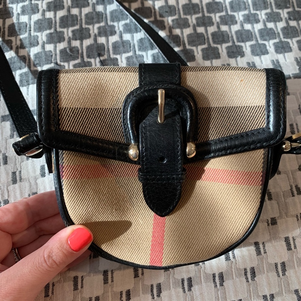 GUC Burberry crossbody pocketbook check